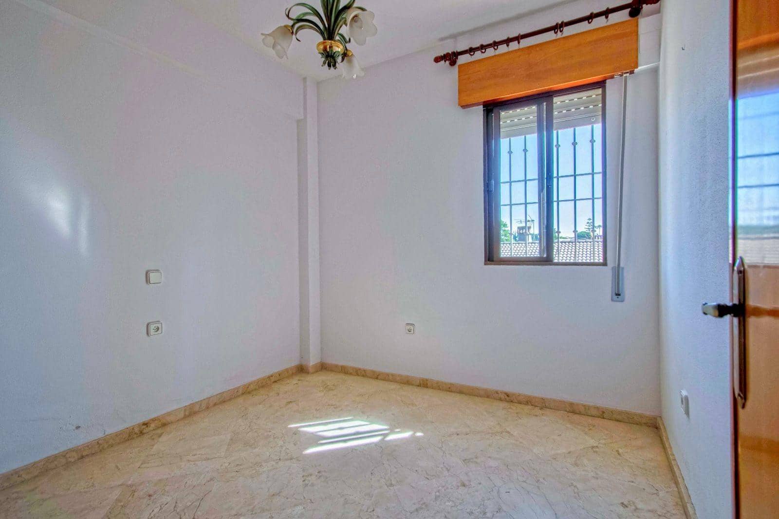 4 quarto Moradia para venda em Montequinto com piscina garagem - 560 000 € (Ref: 9100799)