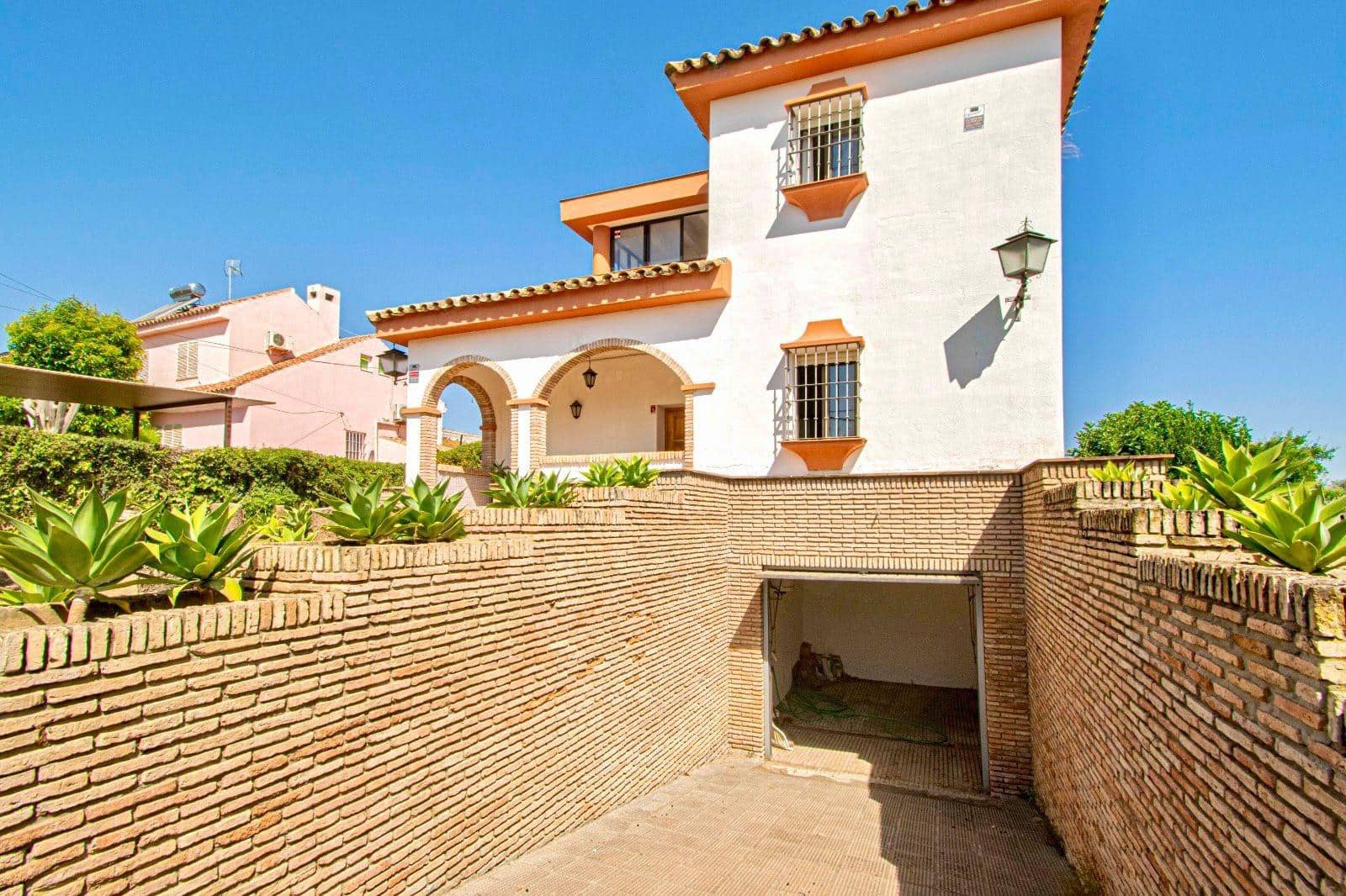 4 quarto Moradia para venda em Montequinto com piscina garagem - 560 000 € (Ref: 9100799)