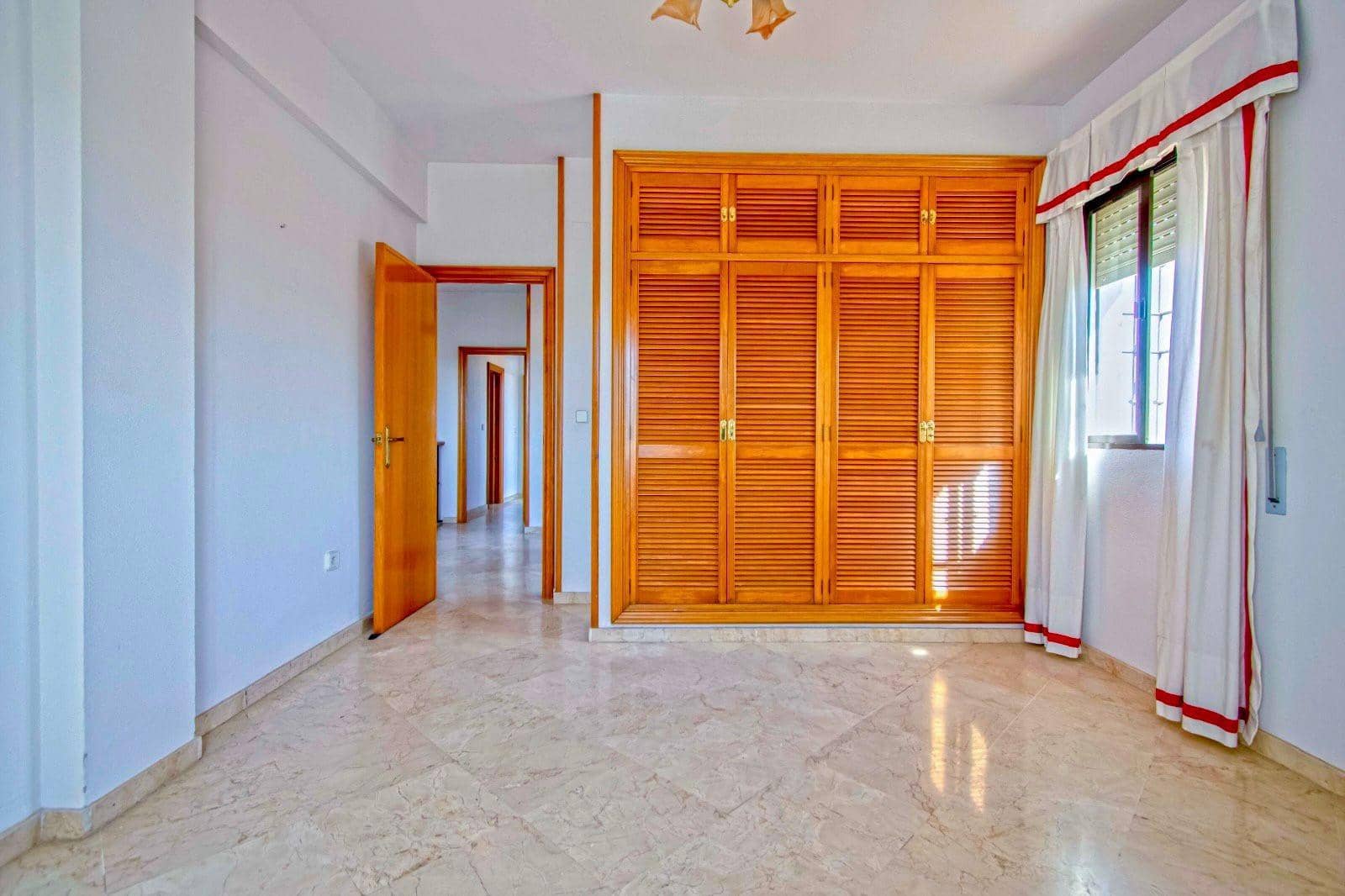 4 bedroom Villa for sale in Montequinto with pool garage - € 560,000 (Ref: 9100799)