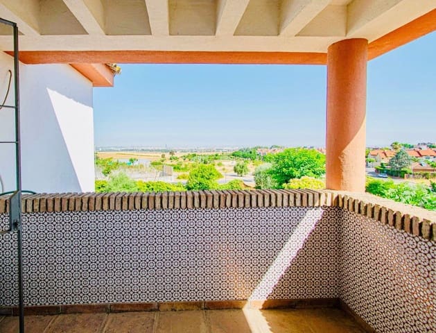 4 sovrum Villa till salu i Montequinto, Dos Hermanas med pool garage - 560 000 € (Ref: 9100799)