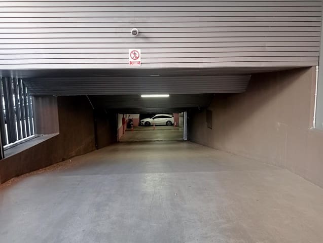 Garage til salg i Nervión, Sevilla by - € 35.000 (Ref: 9116154)