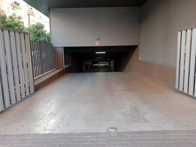Garage til salg i Nervión, Sevilla by - € 35.000 (Ref: 9116154)