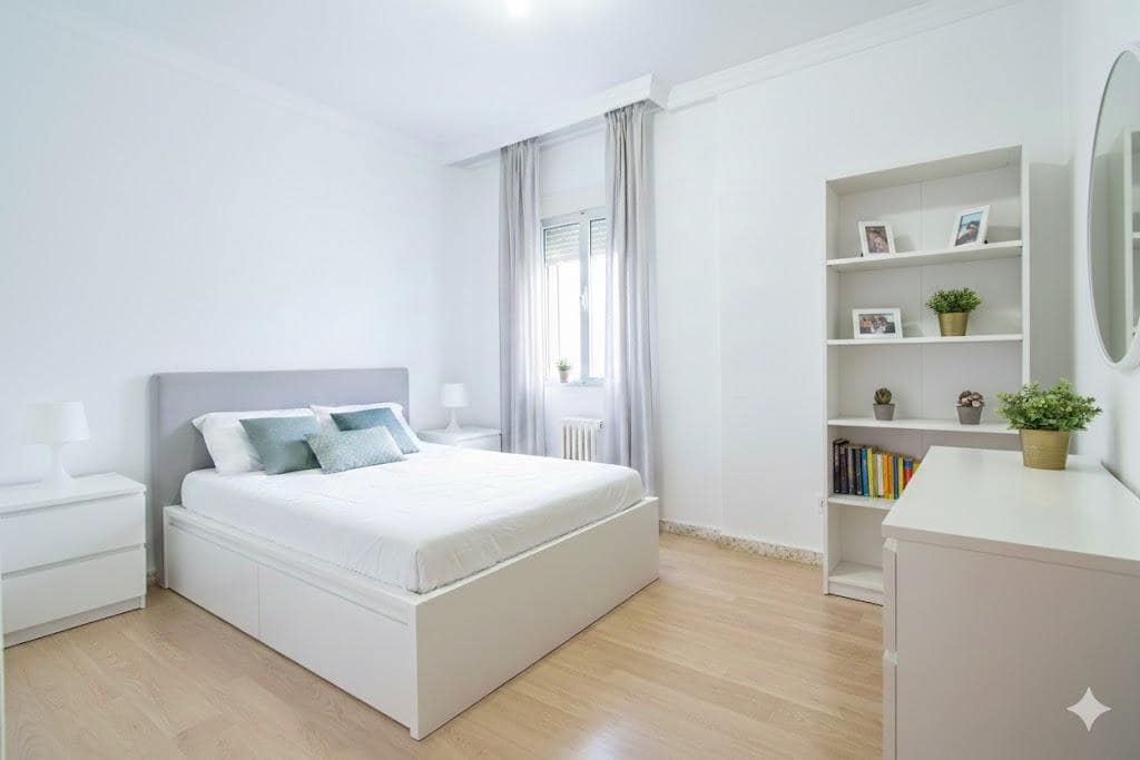 4 Zimmer Wohnung zu verkaufen in Sevilla Stadt - 380.000 € (Ref: 9129798)