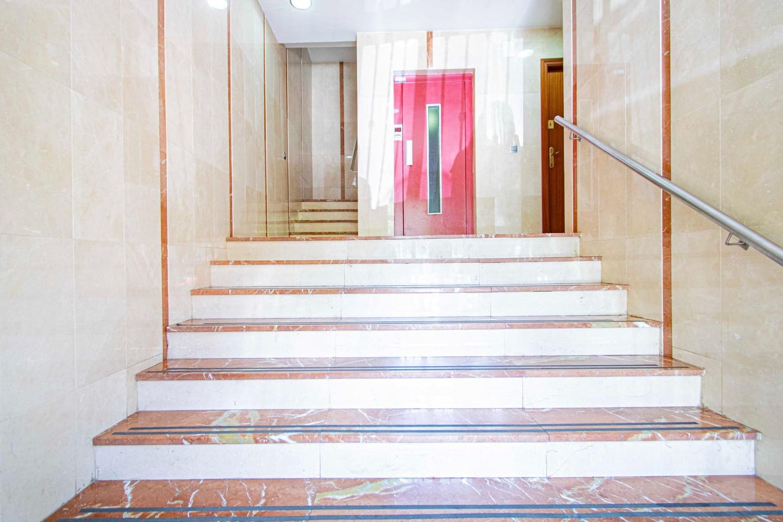 4 Zimmer Wohnung zu verkaufen in Sevilla Stadt - 380.000 € (Ref: 9129798)