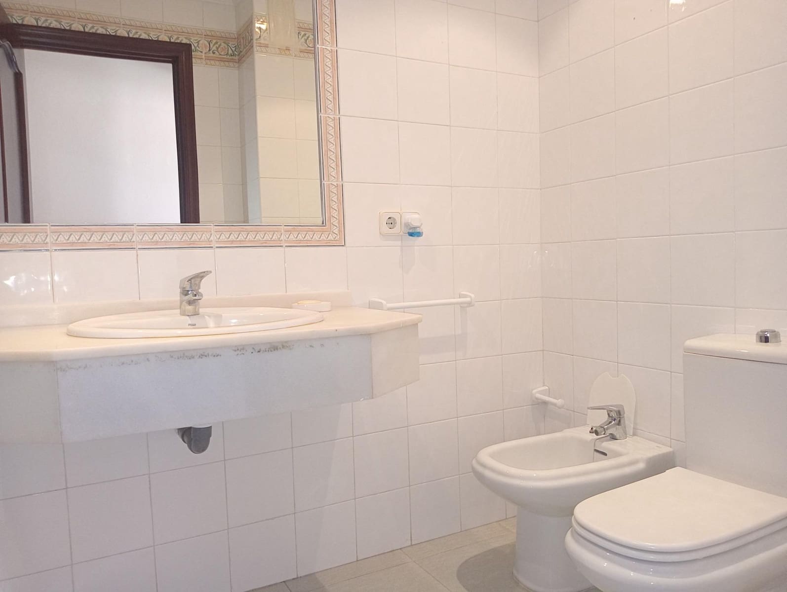 3 soveværelse Lejlighed til leje i Sevilla by med garage - € 1.450 (Ref: 9129801)