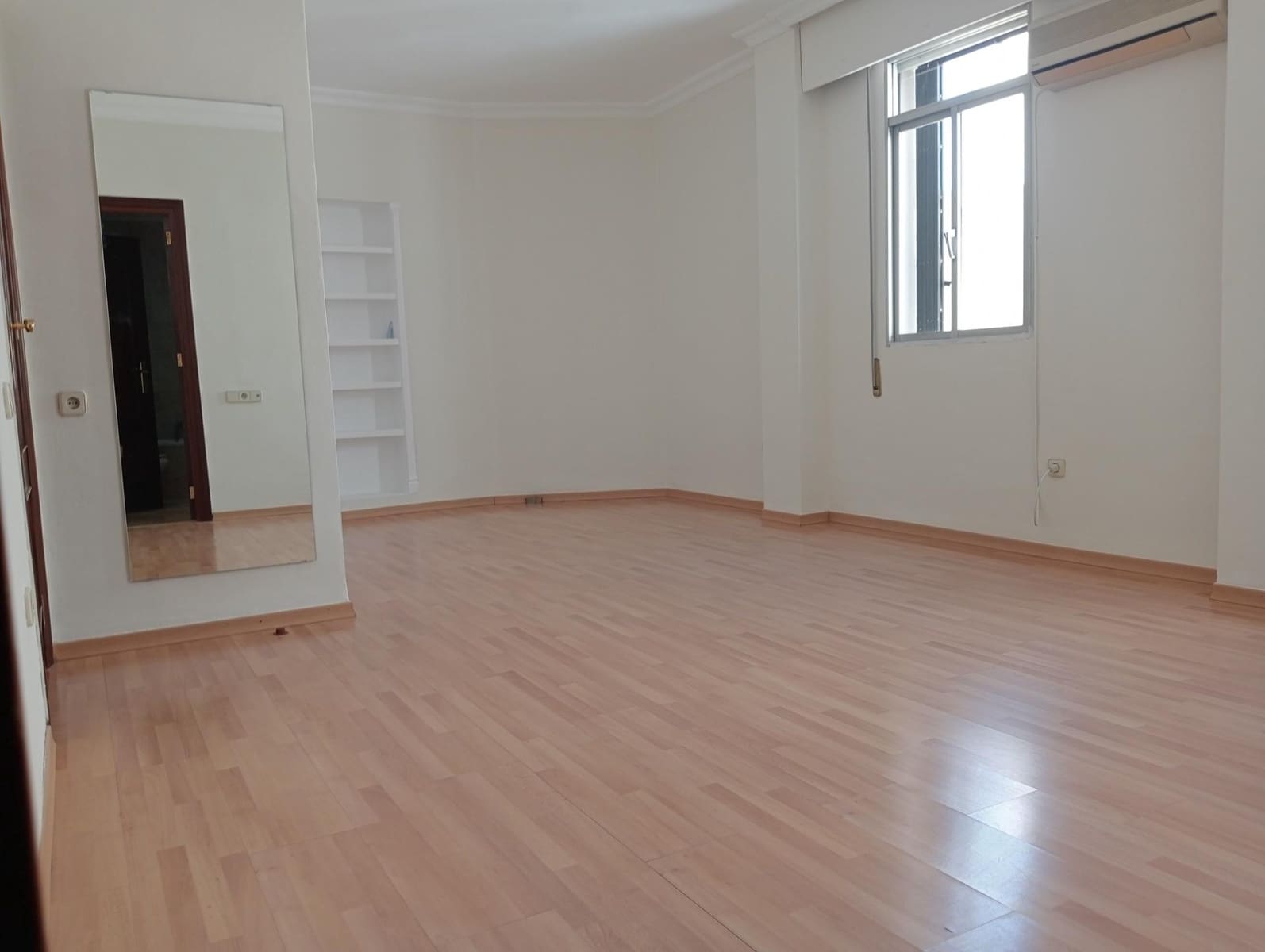 3 soveværelse Lejlighed til leje i Sevilla by med garage - € 1.450 (Ref: 9129801)