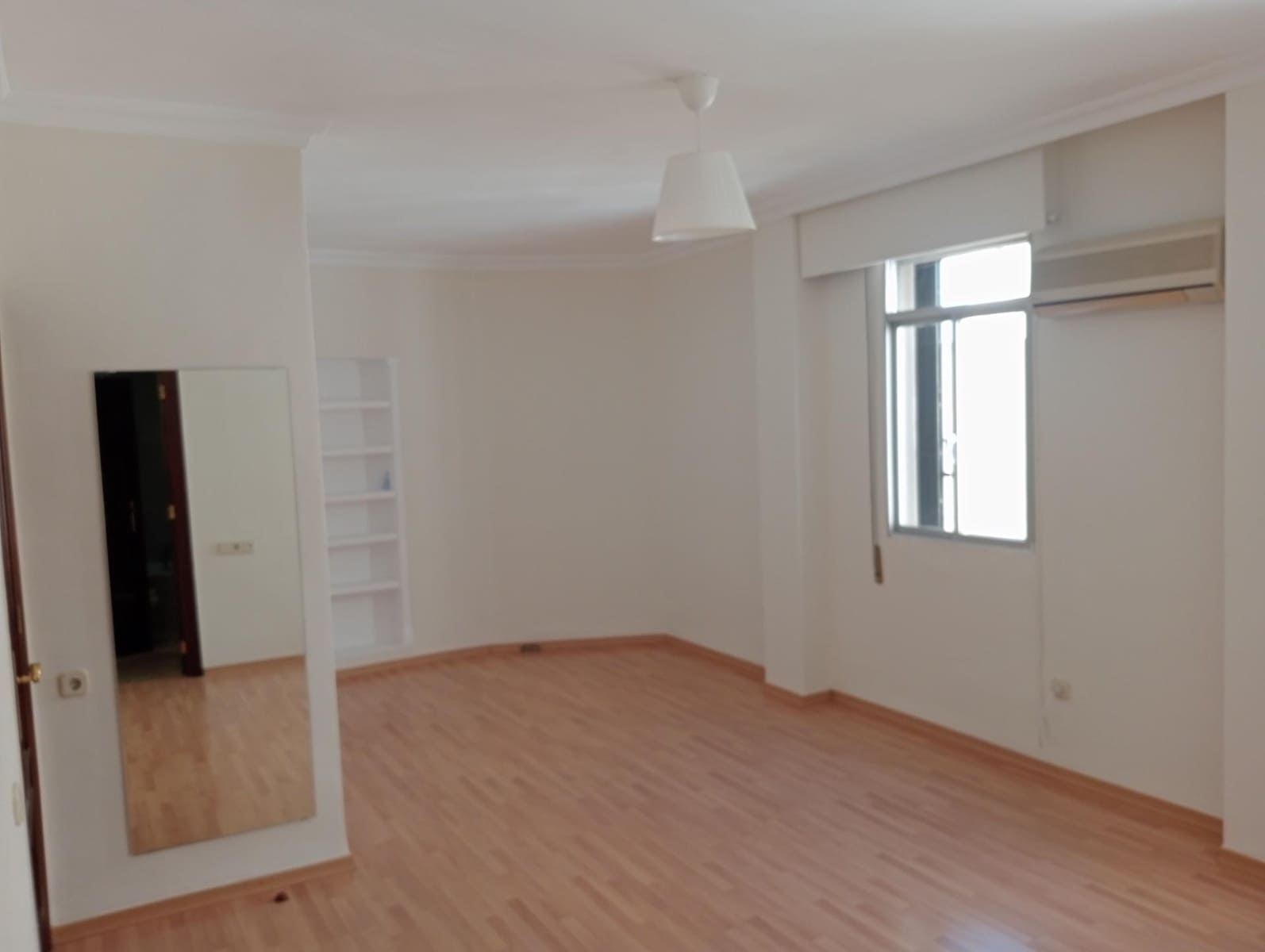 3 soveværelse Lejlighed til leje i Sevilla by med garage - € 1.450 (Ref: 9129801)