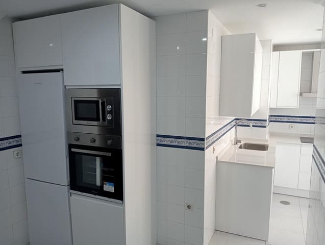 3 soveværelse Lejlighed til leje i Sevilla by med garage - € 1.450 (Ref: 9129801)