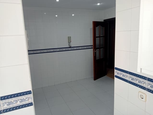 3 soveværelse Lejlighed til leje i Sevilla by med garage - € 1.450 (Ref: 9129801)