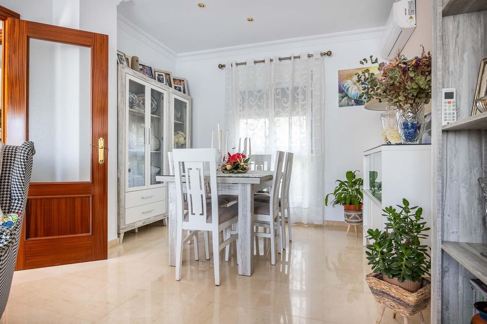 4 sypialnia Dom szeregowy na sprzedaż w Castilleja de la Cuesta z garażem - 260 000 € (Ref: 9132458)