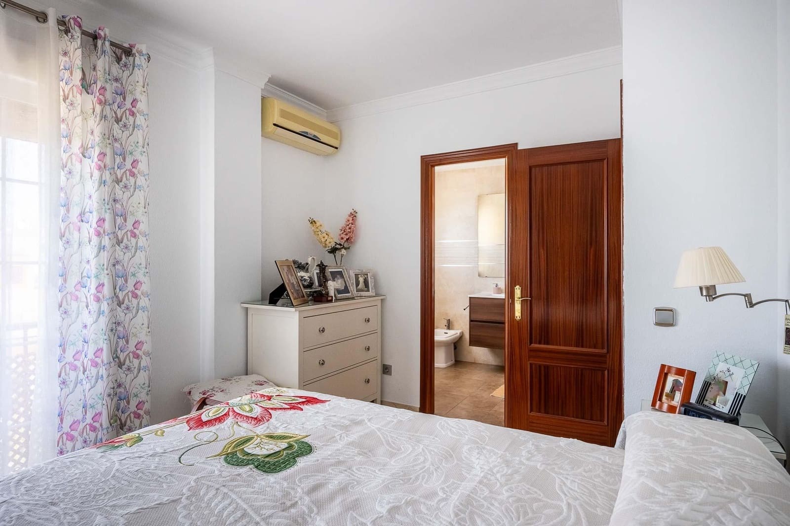 4 sypialnia Dom szeregowy na sprzedaż w Castilleja de la Cuesta z garażem - 260 000 € (Ref: 9132458)