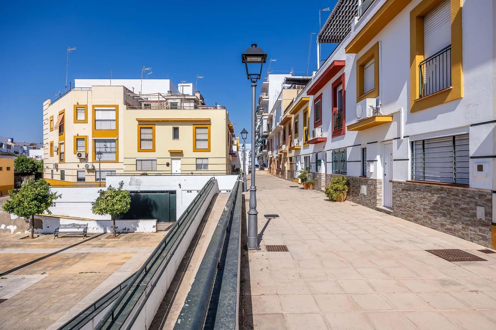 4 sypialnia Dom szeregowy na sprzedaż w Castilleja de la Cuesta z garażem - 260 000 € (Ref: 9132458)