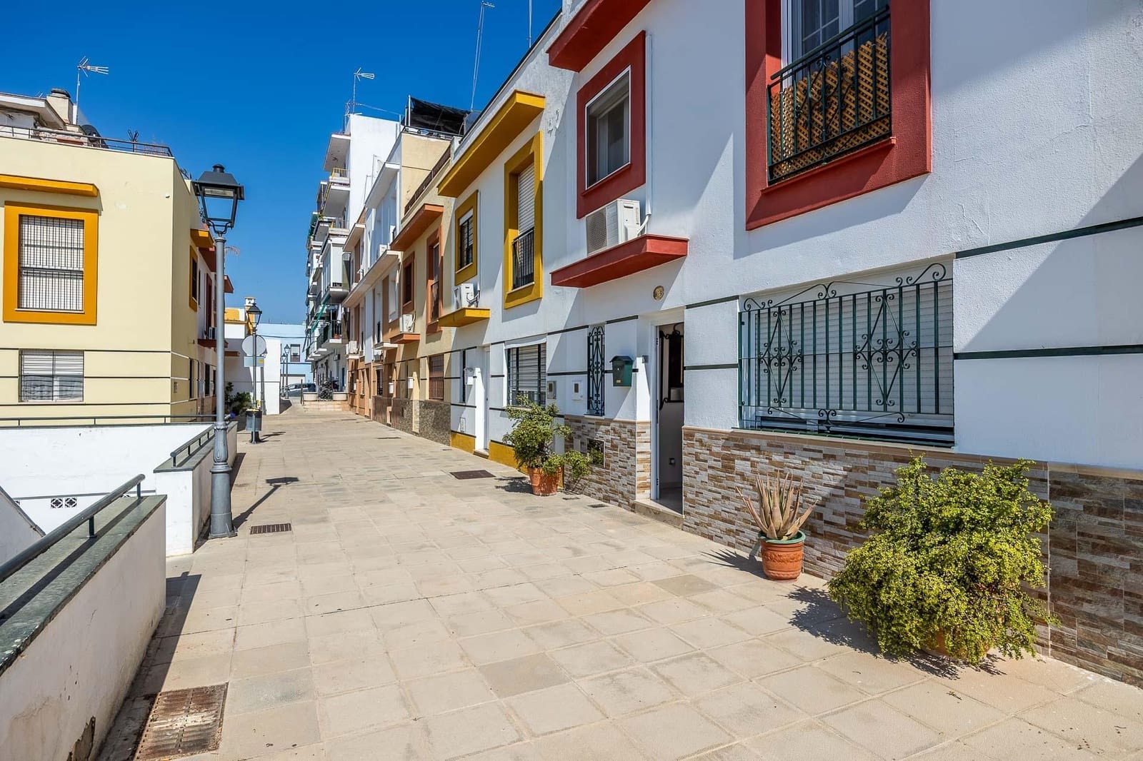 4 sypialnia Dom szeregowy na sprzedaż w Castilleja de la Cuesta z garażem - 260 000 € (Ref: 9132458)