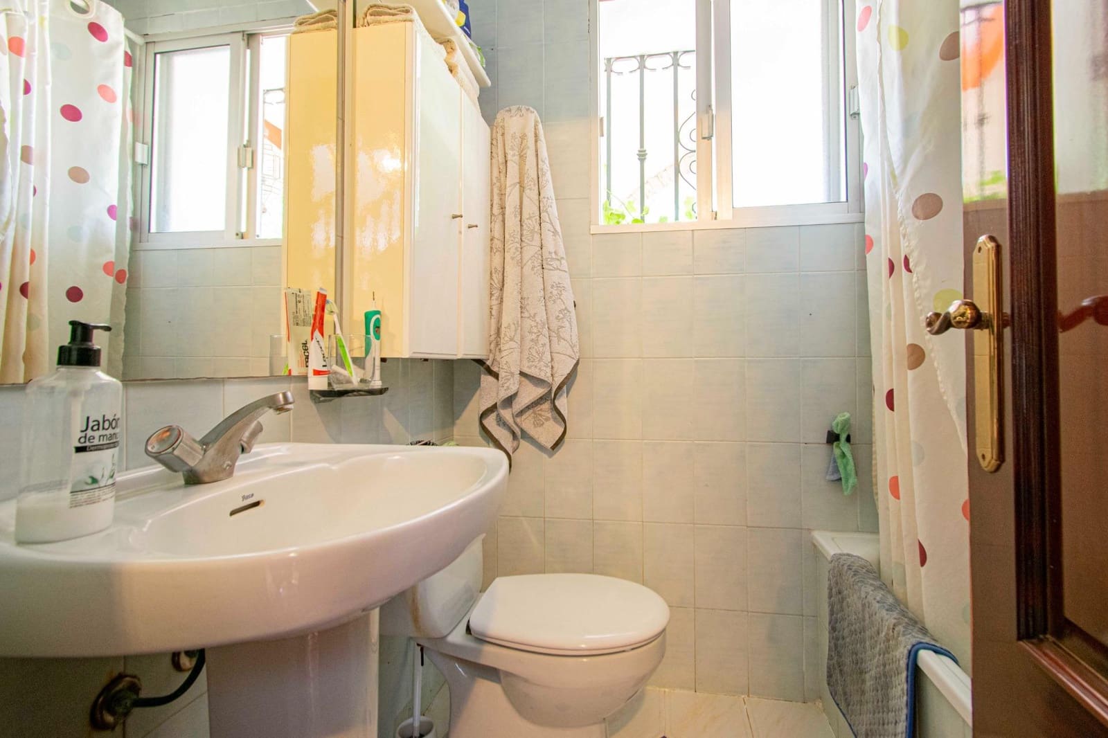 10 soverom Villa til salgs i Palomares del Rio med svømmebasseng garasje - € 790 000 (Ref: 9134499)