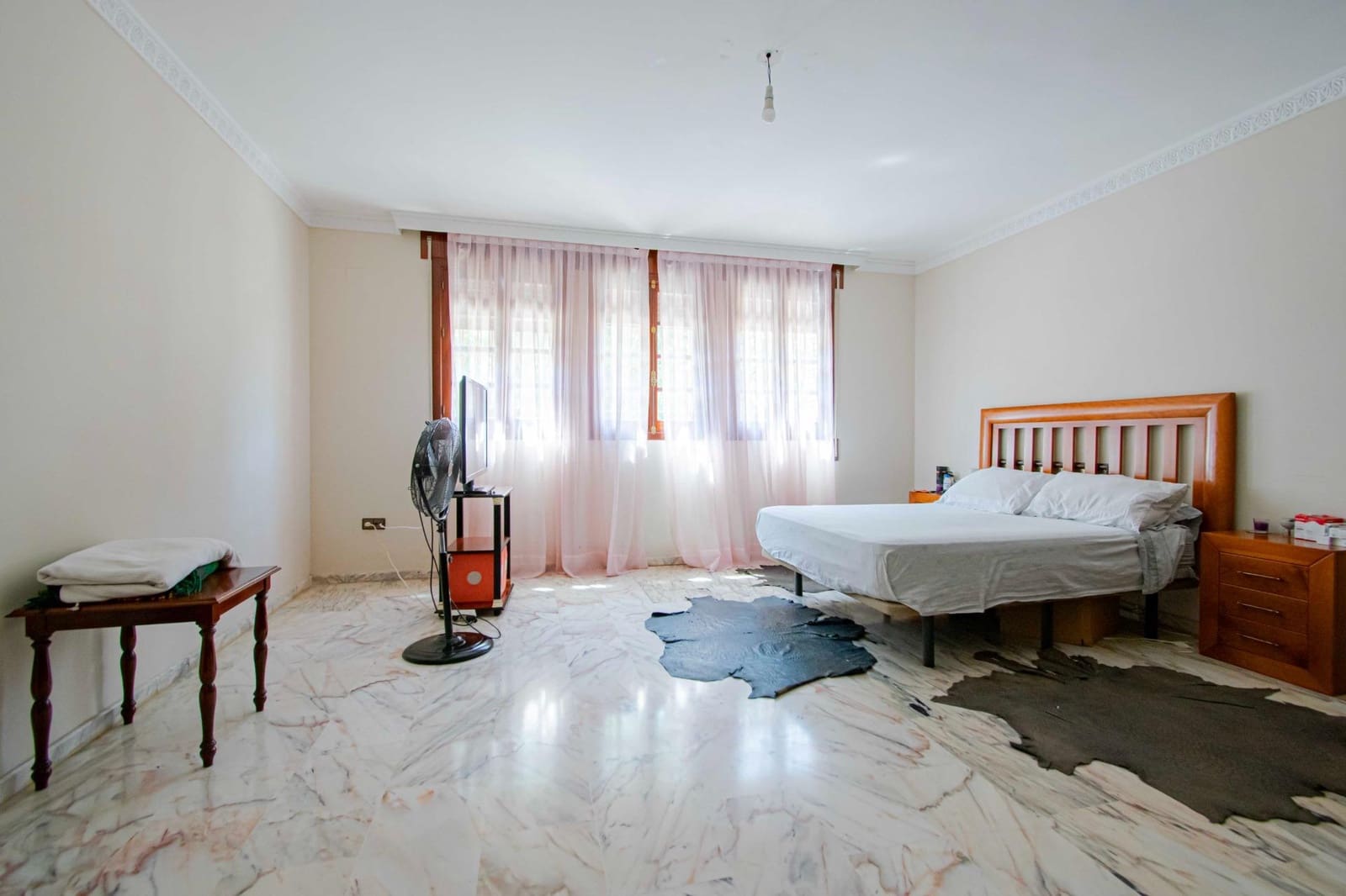 10 soverom Villa til salgs i Palomares del Rio med svømmebasseng garasje - € 790 000 (Ref: 9134499)