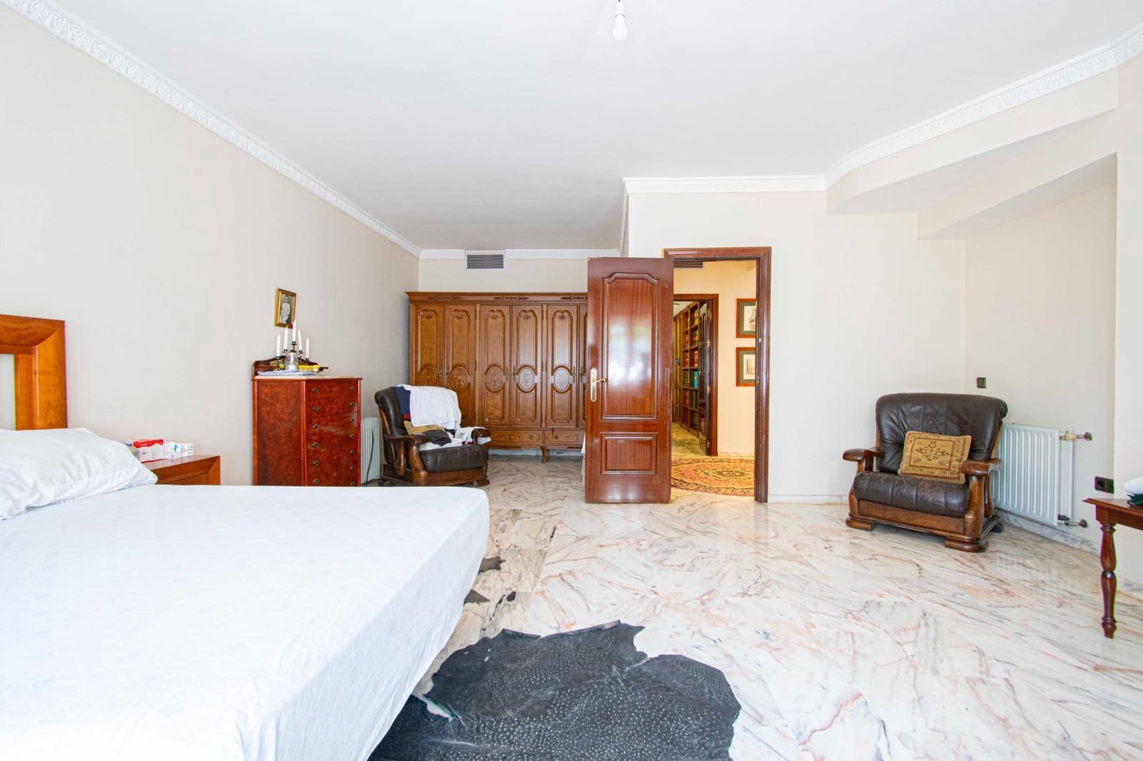 10 soverom Villa til salgs i Palomares del Rio med svømmebasseng garasje - € 790 000 (Ref: 9134499)