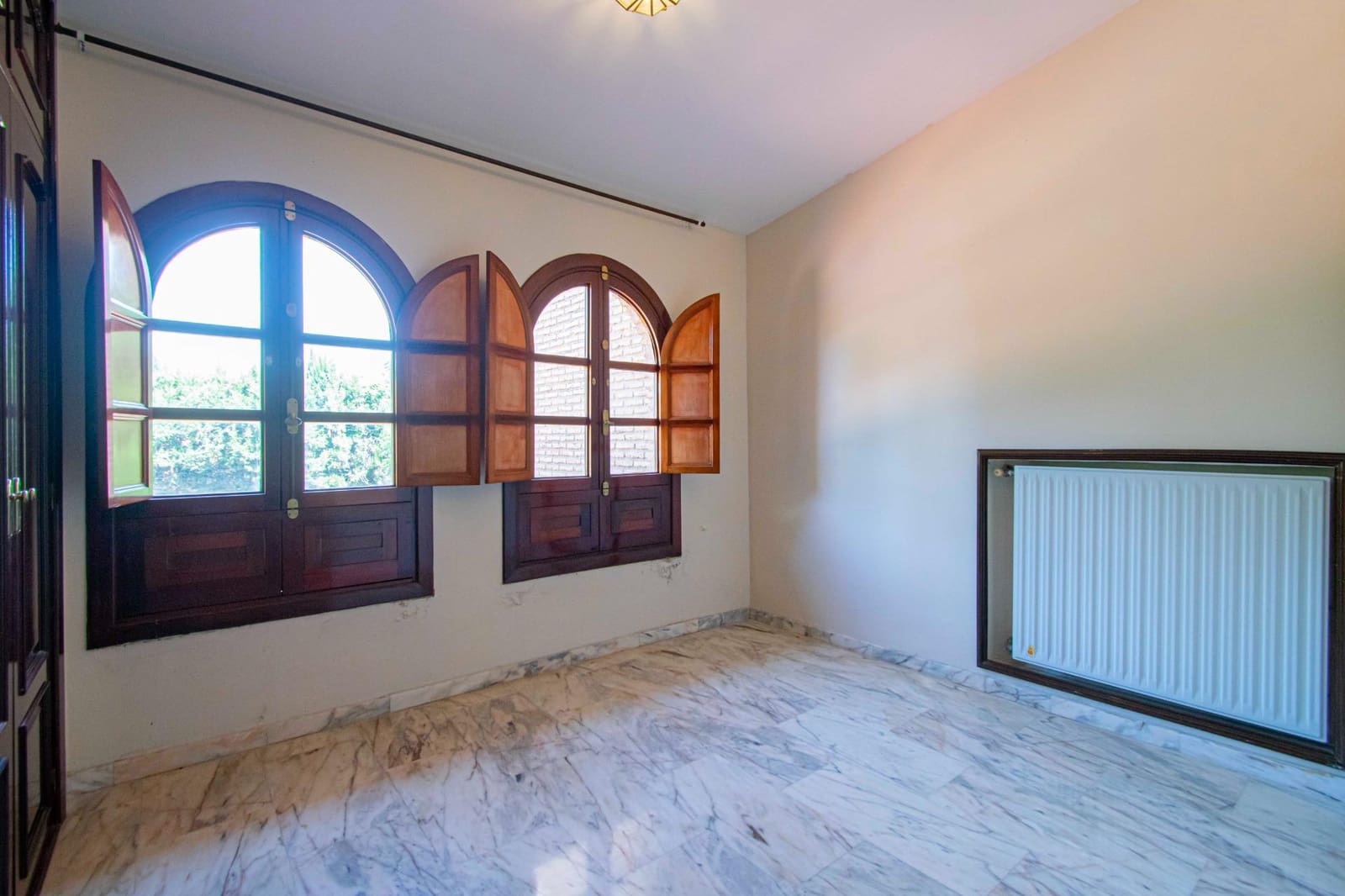 10 soverom Villa til salgs i Palomares del Rio med svømmebasseng garasje - € 790 000 (Ref: 9134499)