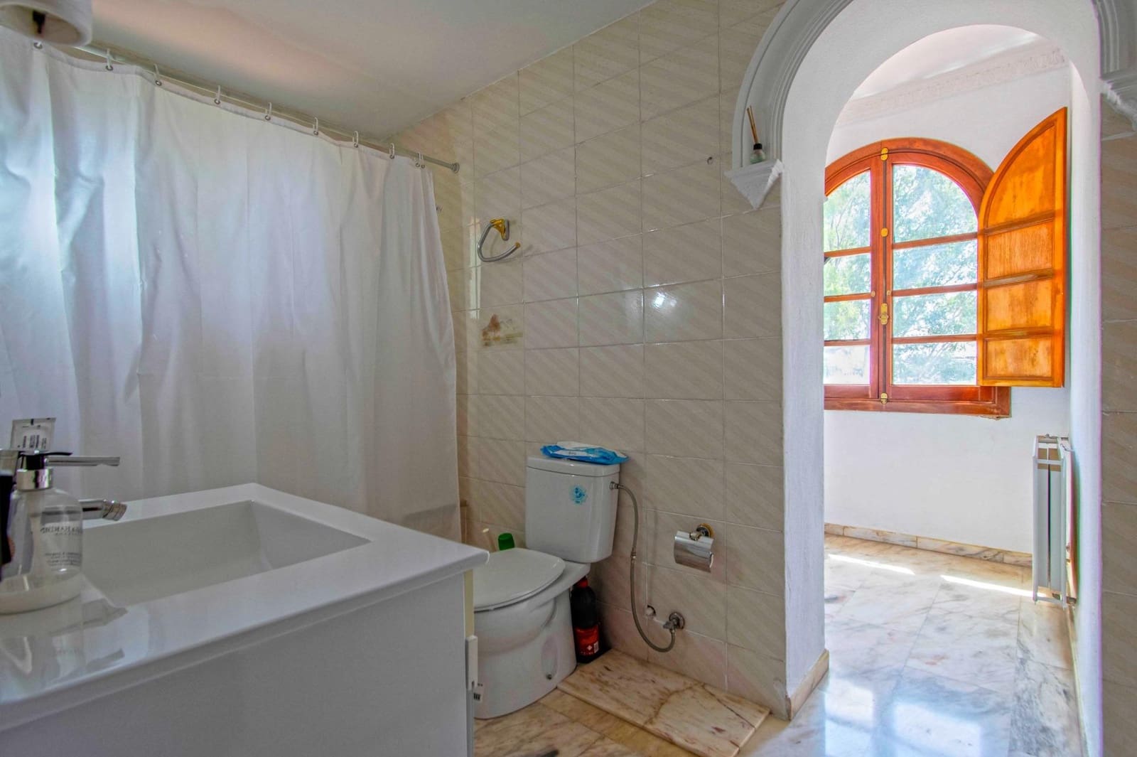 10 soverom Villa til salgs i Palomares del Rio med svømmebasseng garasje - € 790 000 (Ref: 9134499)