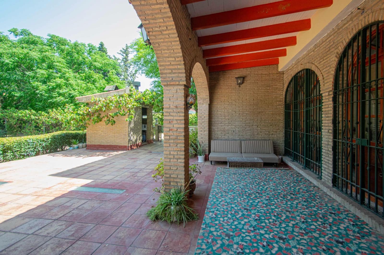 10 soverom Villa til salgs i Palomares del Rio med svømmebasseng garasje - € 790 000 (Ref: 9134499)