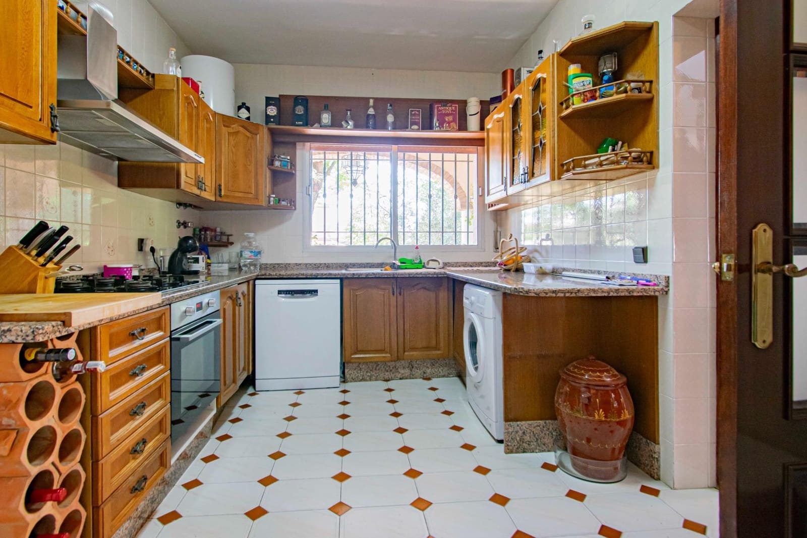 10 soverom Villa til salgs i Palomares del Rio med svømmebasseng garasje - € 790 000 (Ref: 9134499)