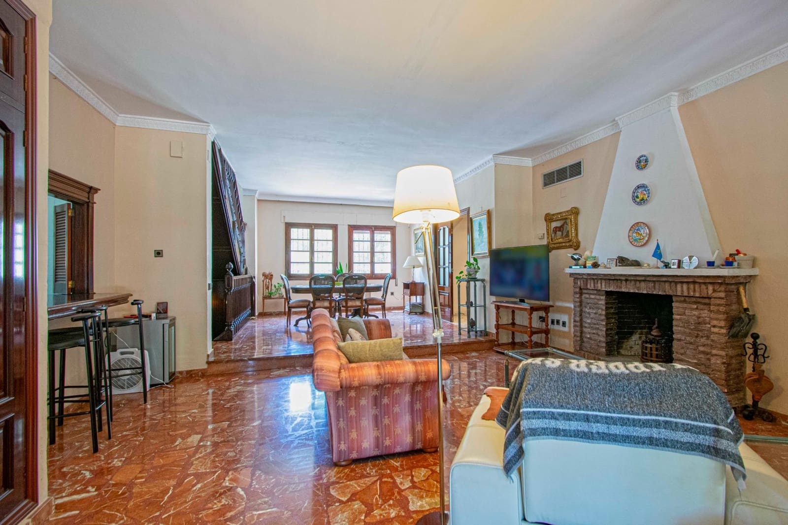 10 soverom Villa til salgs i Palomares del Rio med svømmebasseng garasje - € 790 000 (Ref: 9134499)