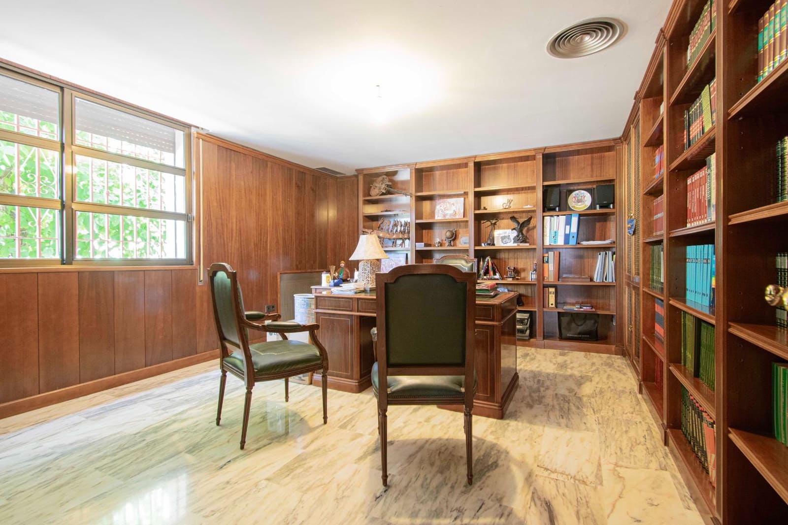 10 soverom Villa til salgs i Palomares del Rio med svømmebasseng garasje - € 790 000 (Ref: 9134499)