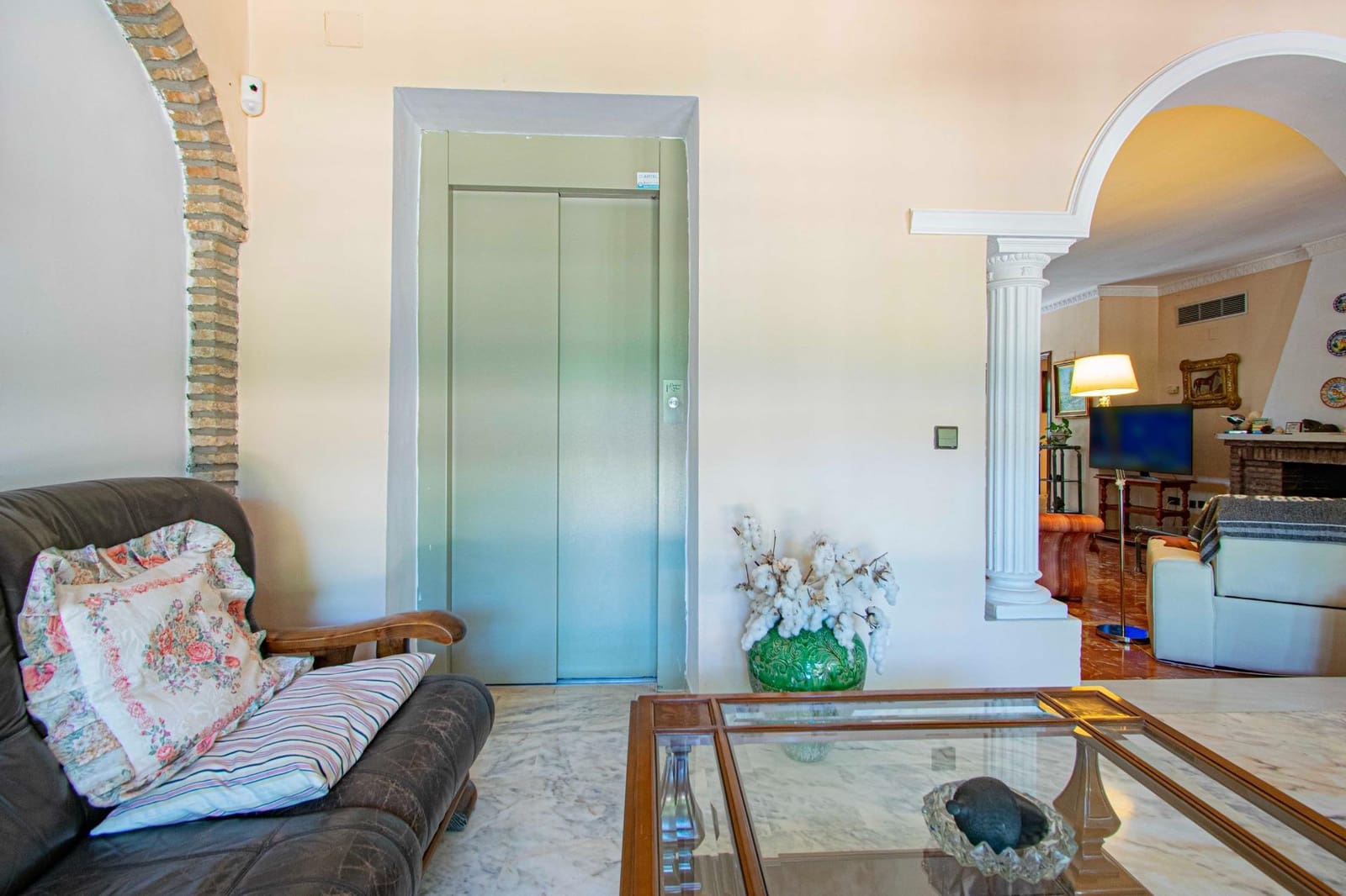 10 soverom Villa til salgs i Palomares del Rio med svømmebasseng garasje - € 790 000 (Ref: 9134499)