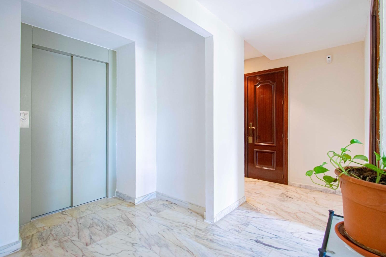 10 soverom Villa til salgs i Palomares del Rio med svømmebasseng garasje - € 790 000 (Ref: 9134499)