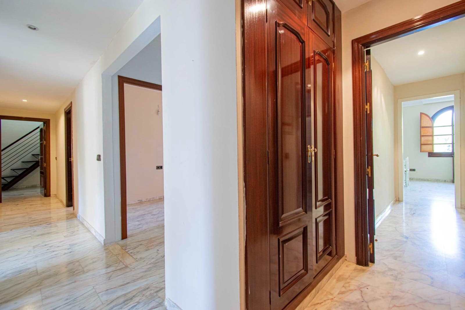 10 soverom Villa til salgs i Palomares del Rio med svømmebasseng garasje - € 790 000 (Ref: 9134499)