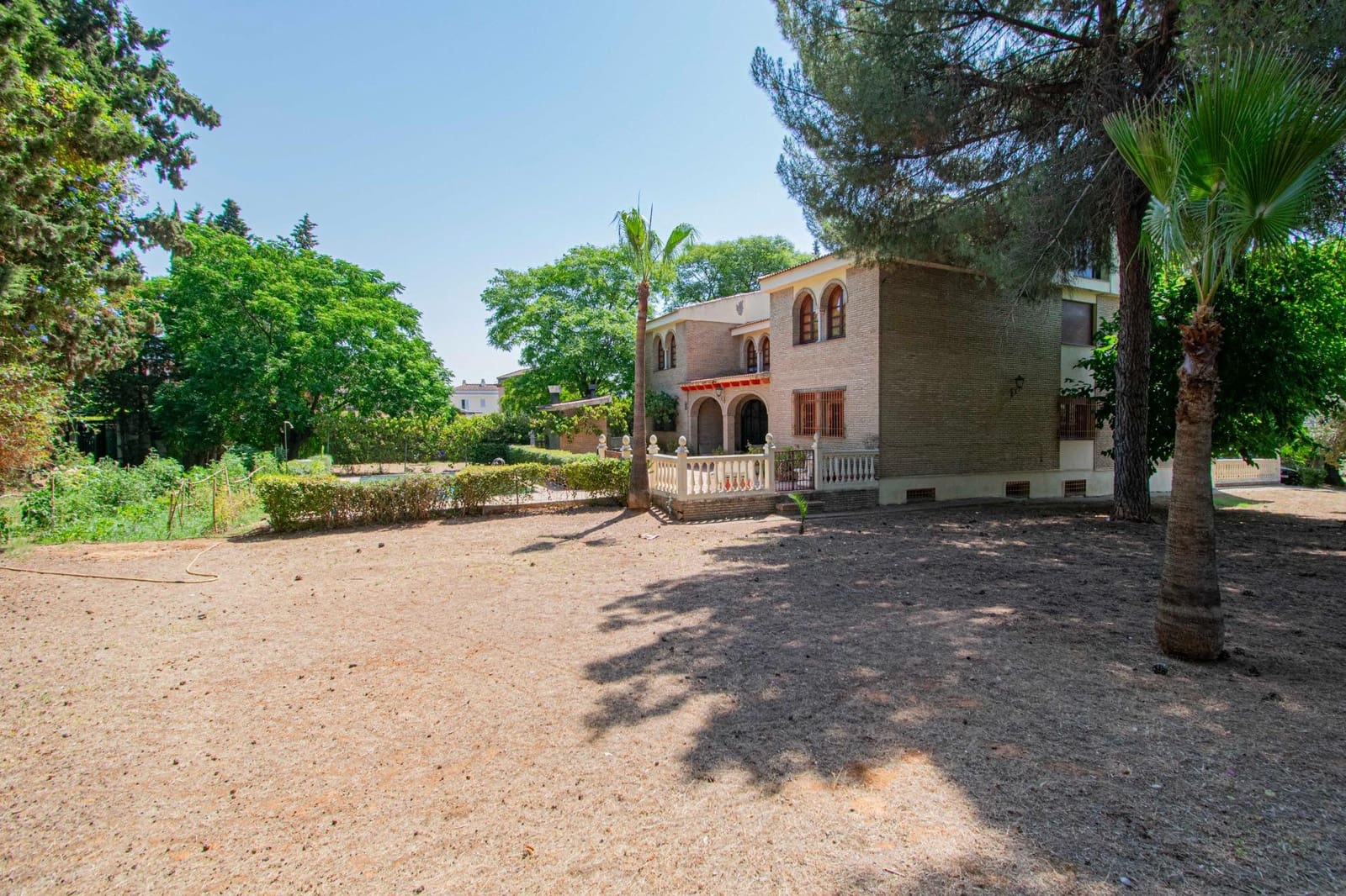 10 soverom Villa til salgs i Palomares del Rio med svømmebasseng garasje - € 790 000 (Ref: 9134499)