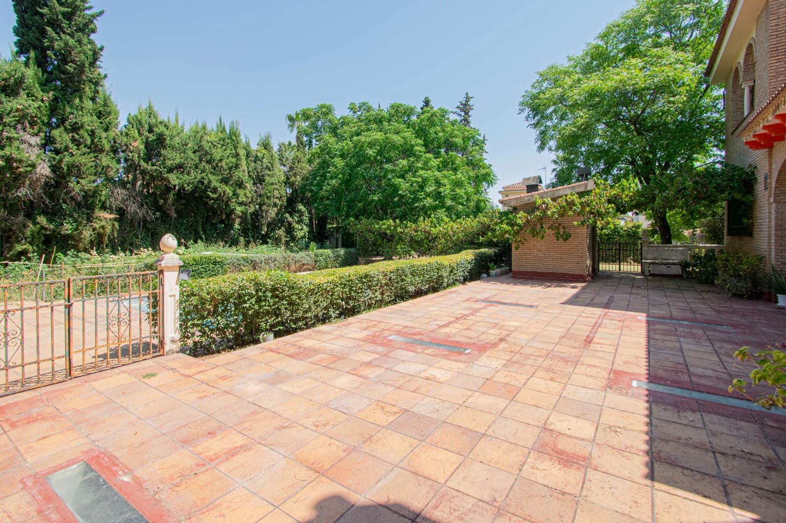 10 soverom Villa til salgs i Palomares del Rio med svømmebasseng garasje - € 790 000 (Ref: 9134499)