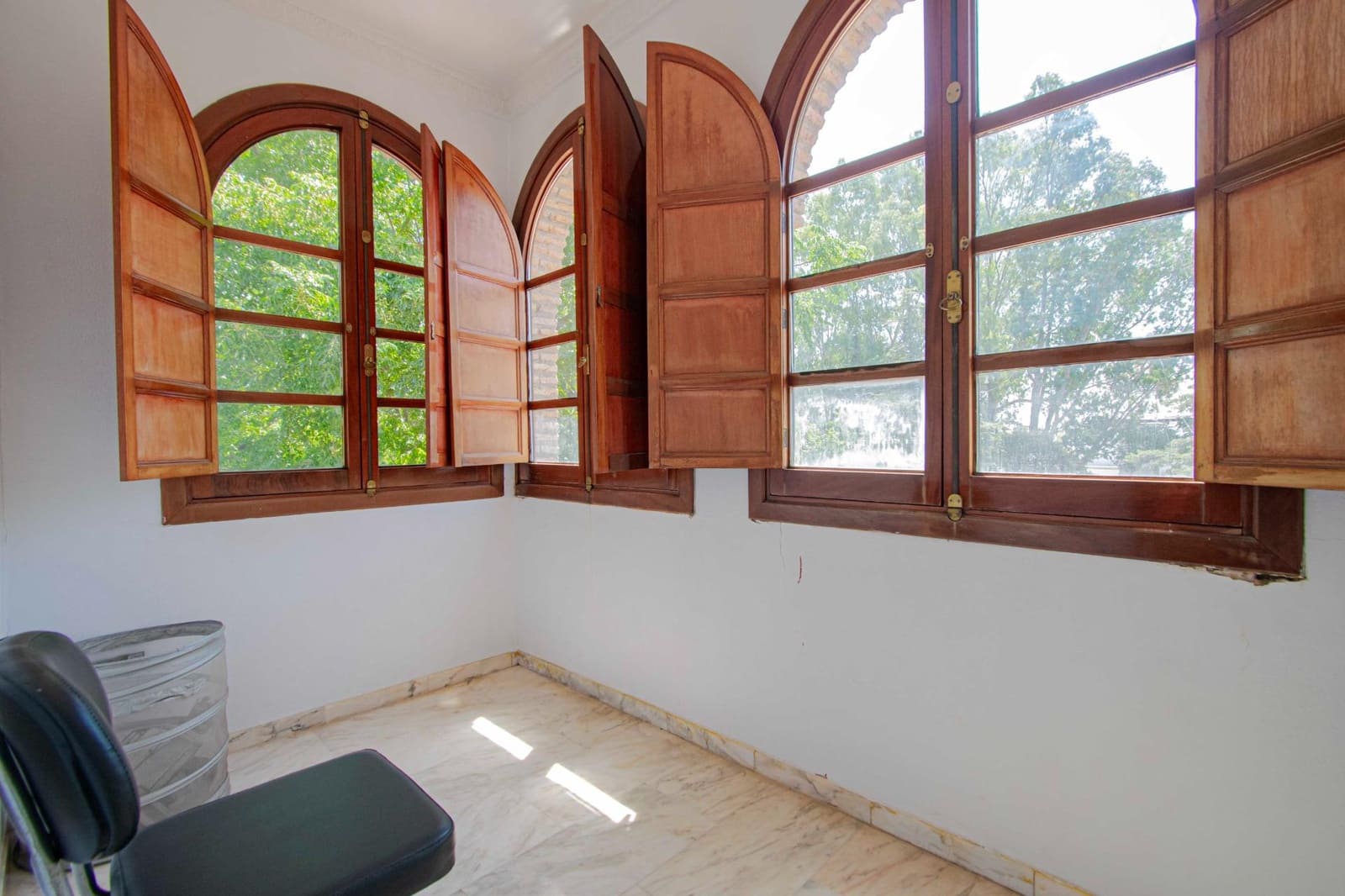 10 soverom Villa til salgs i Palomares del Rio med svømmebasseng garasje - € 790 000 (Ref: 9134499)