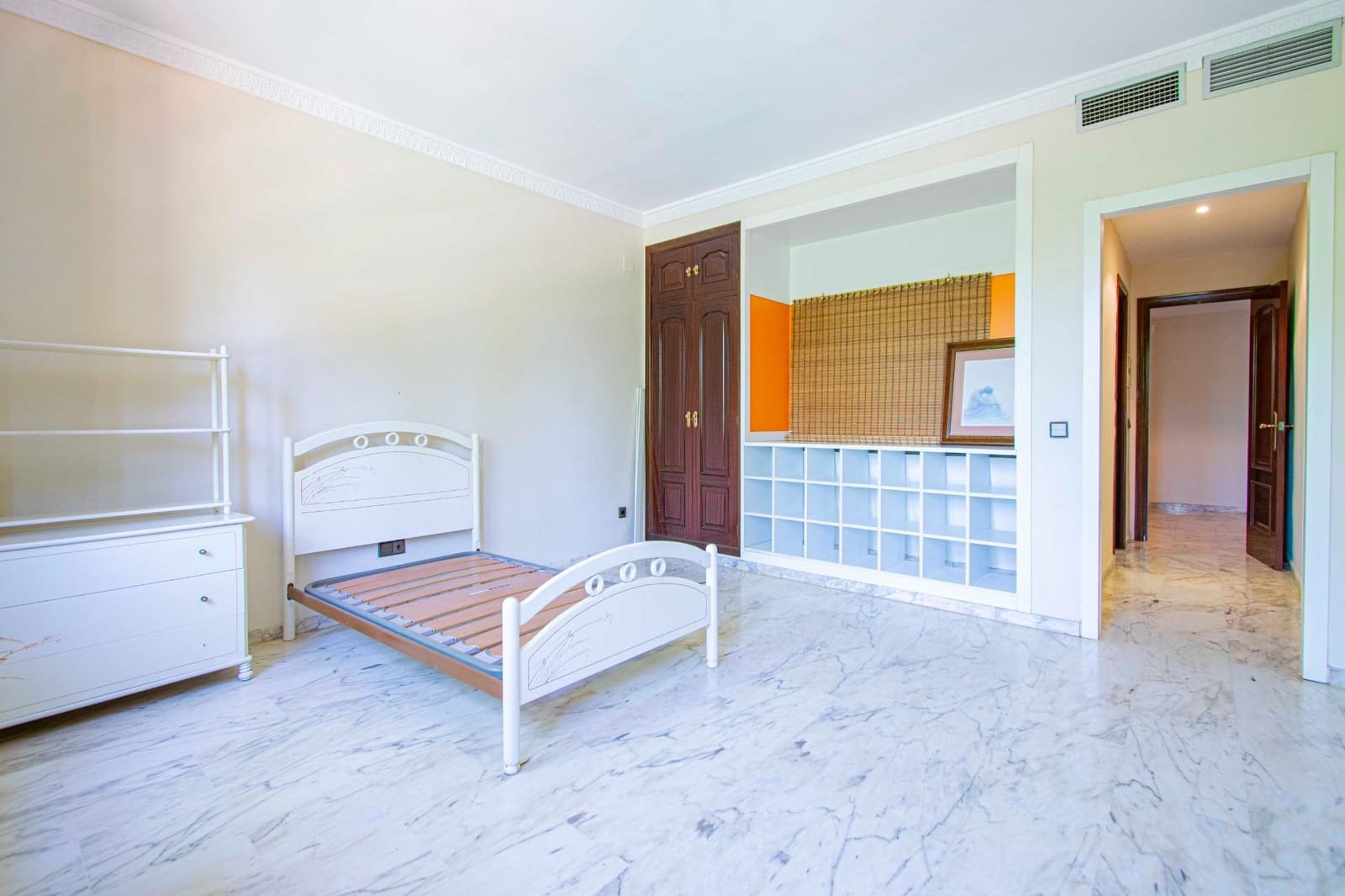 10 soverom Villa til salgs i Palomares del Rio med svømmebasseng garasje - € 790 000 (Ref: 9134499)