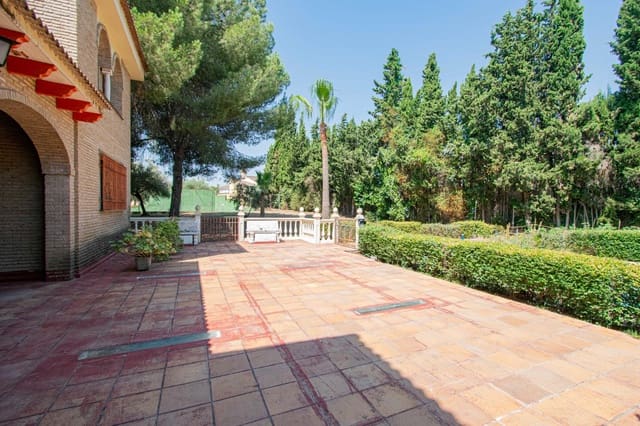 10 chambre Villa/Maison à vendre à Palomares del Río avec piscine garage - 790 000 € (Ref: 9134499)