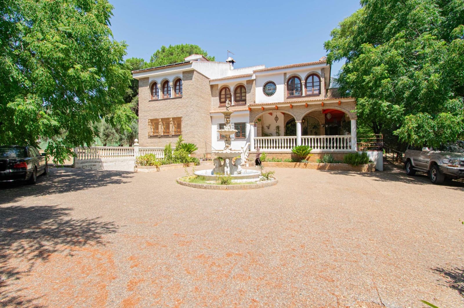 10 soverom Villa til salgs i Palomares del Rio med svømmebasseng garasje - € 790 000 (Ref: 9134499)