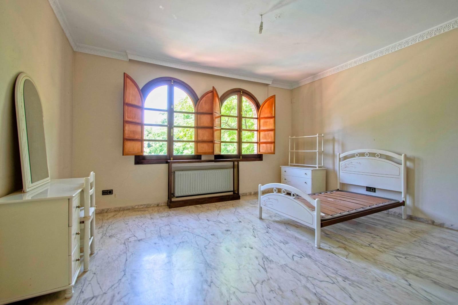 10 soverom Villa til salgs i Palomares del Rio med svømmebasseng garasje - € 790 000 (Ref: 9134499)