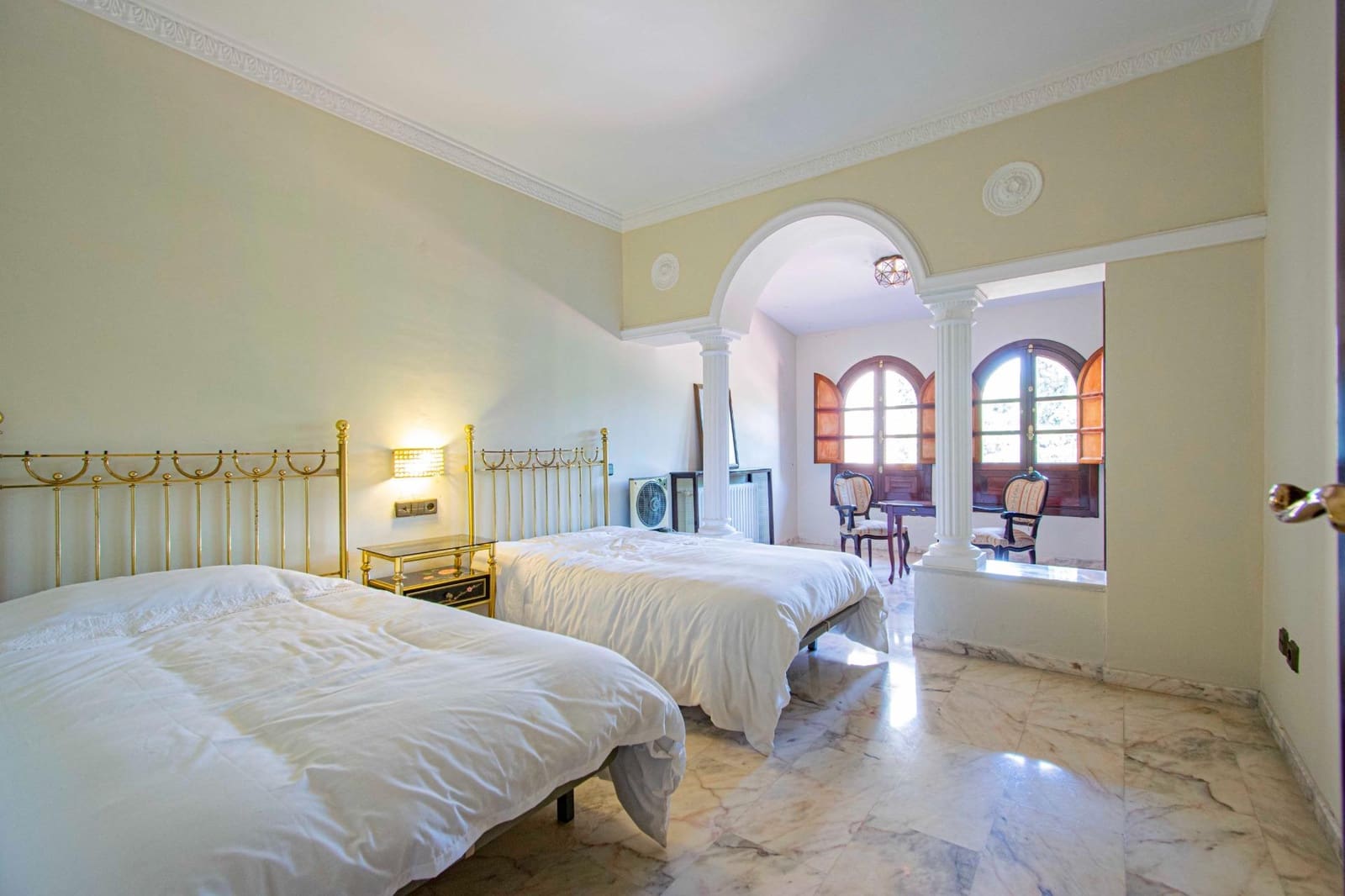 10 soverom Villa til salgs i Palomares del Rio med svømmebasseng garasje - € 790 000 (Ref: 9134499)