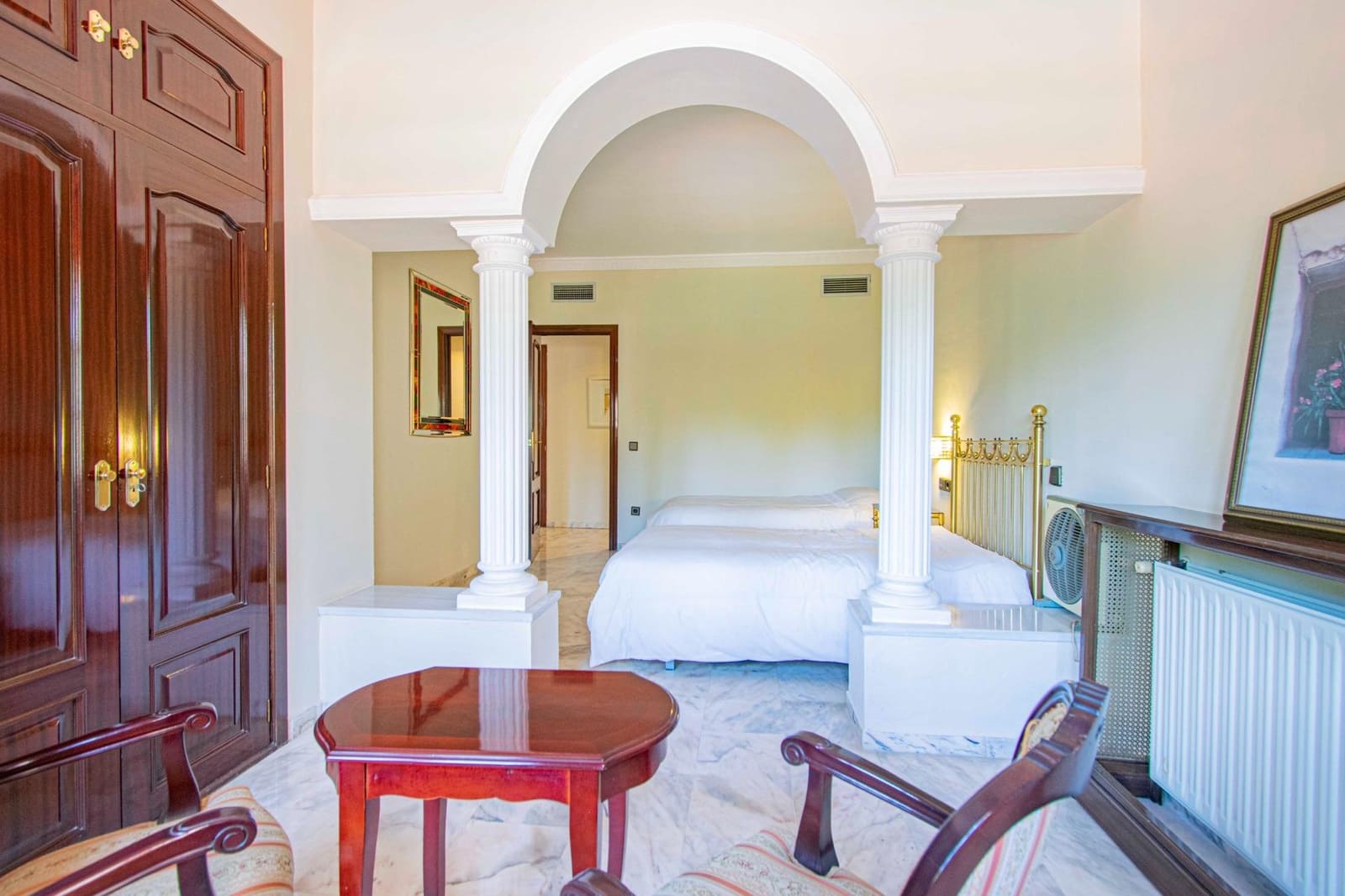 10 soverom Villa til salgs i Palomares del Rio med svømmebasseng garasje - € 790 000 (Ref: 9134499)