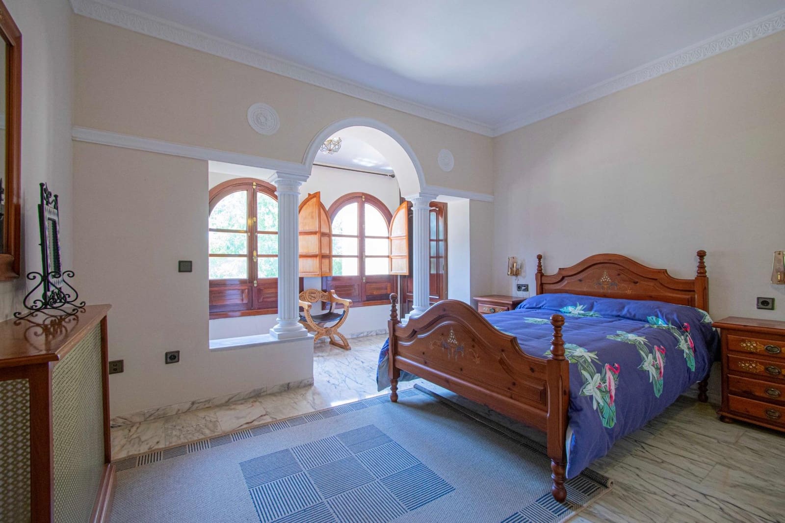 10 soverom Villa til salgs i Palomares del Rio med svømmebasseng garasje - € 790 000 (Ref: 9134499)