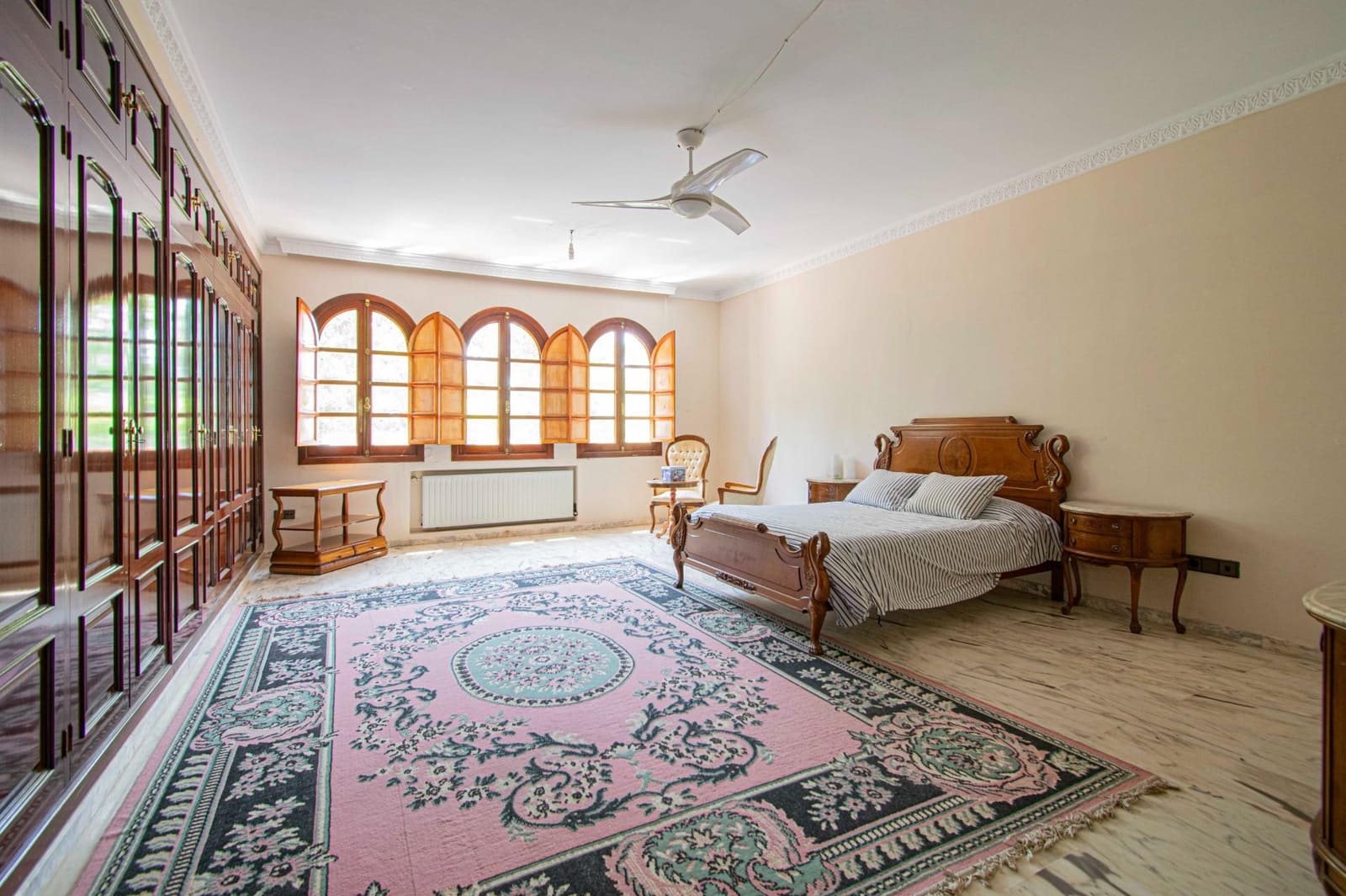 10 soverom Villa til salgs i Palomares del Rio med svømmebasseng garasje - € 790 000 (Ref: 9134499)