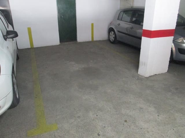 Garage til leje i Sevilla by - € 110 (Ref: 9137187)