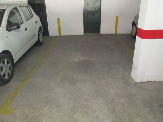 Garage til leje i Sevilla by - € 110 (Ref: 9137187)