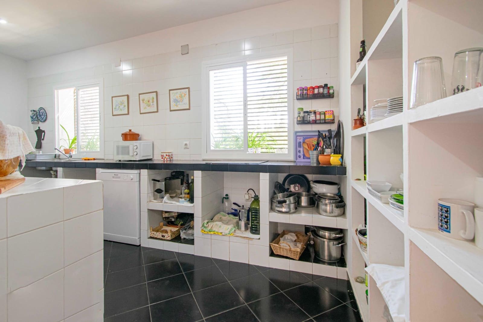 5 bedroom Villa for sale in Las Pajanosas with pool garage - € 415,000 (Ref: 9147247)