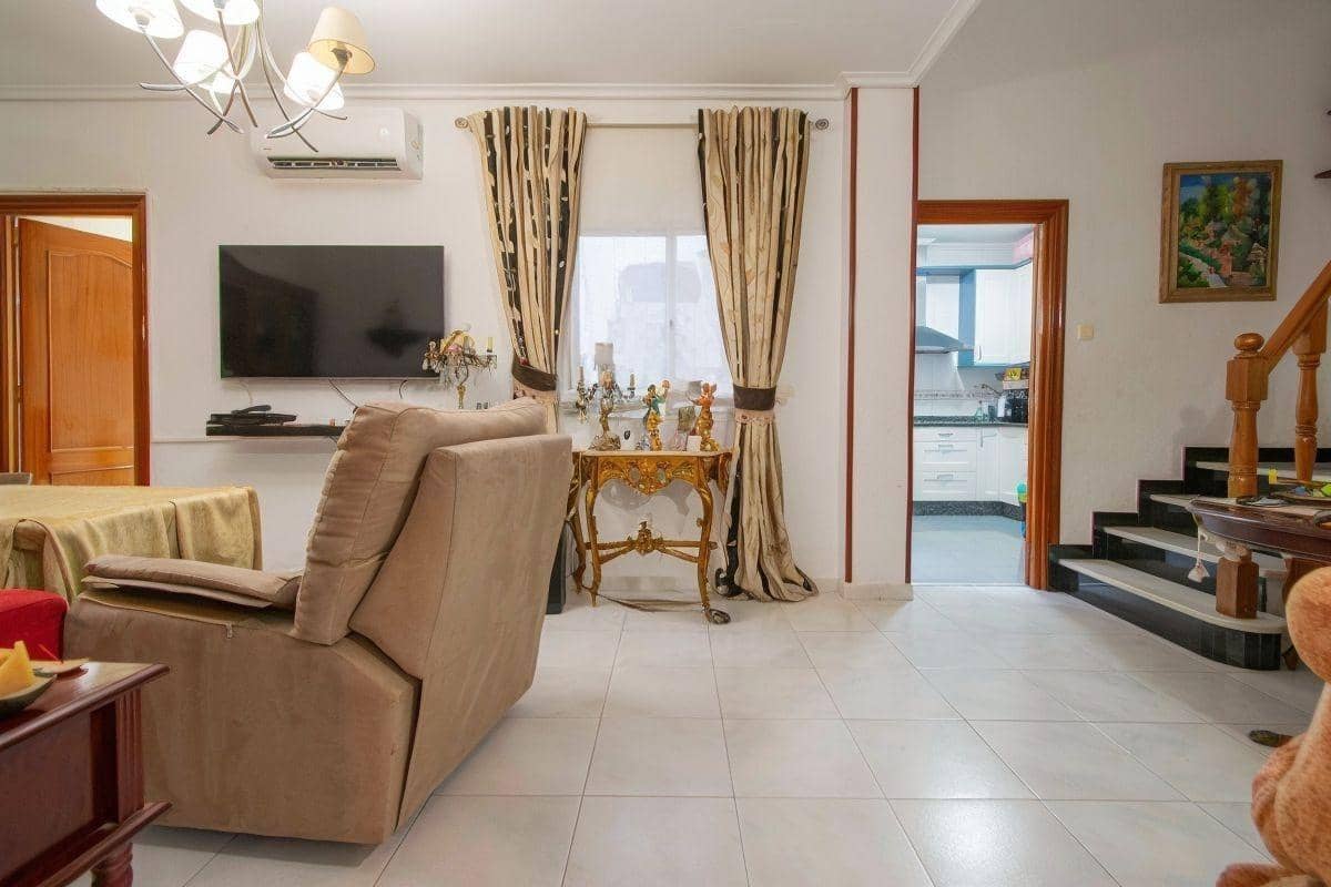 5 soveværelse Byhus til salg i Sevilla by - € 495.000 (Ref: 9181097)