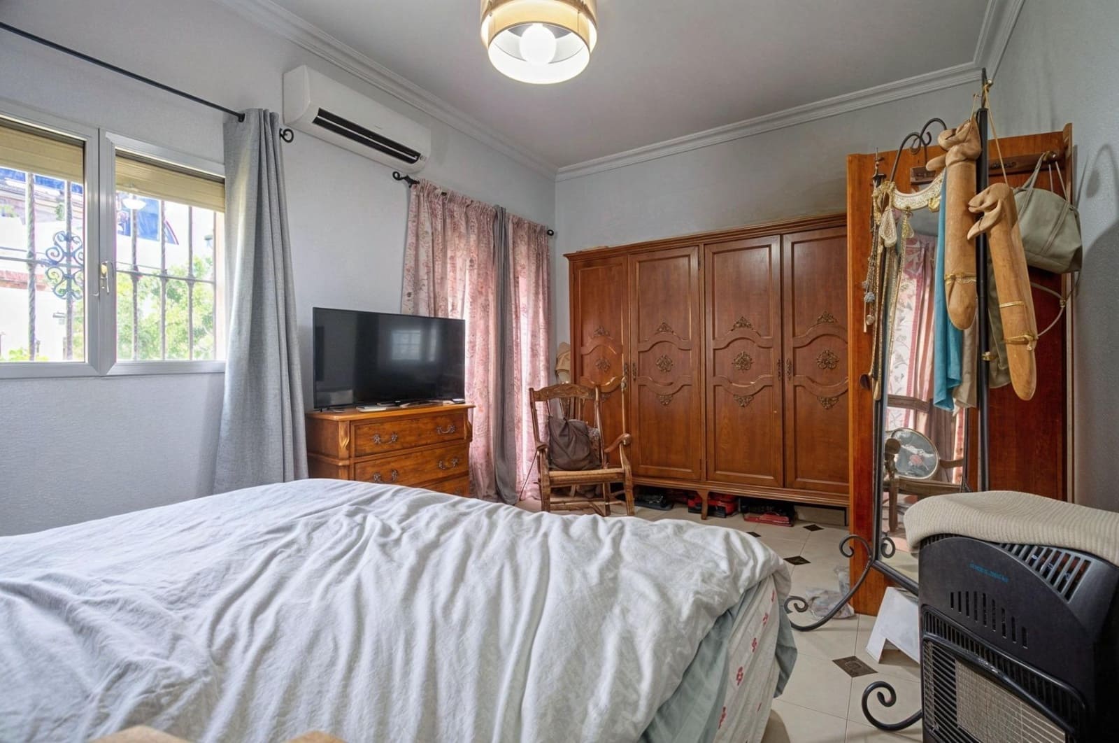 5 soveværelse Byhus til salg i Sevilla by - € 495.000 (Ref: 9181097)