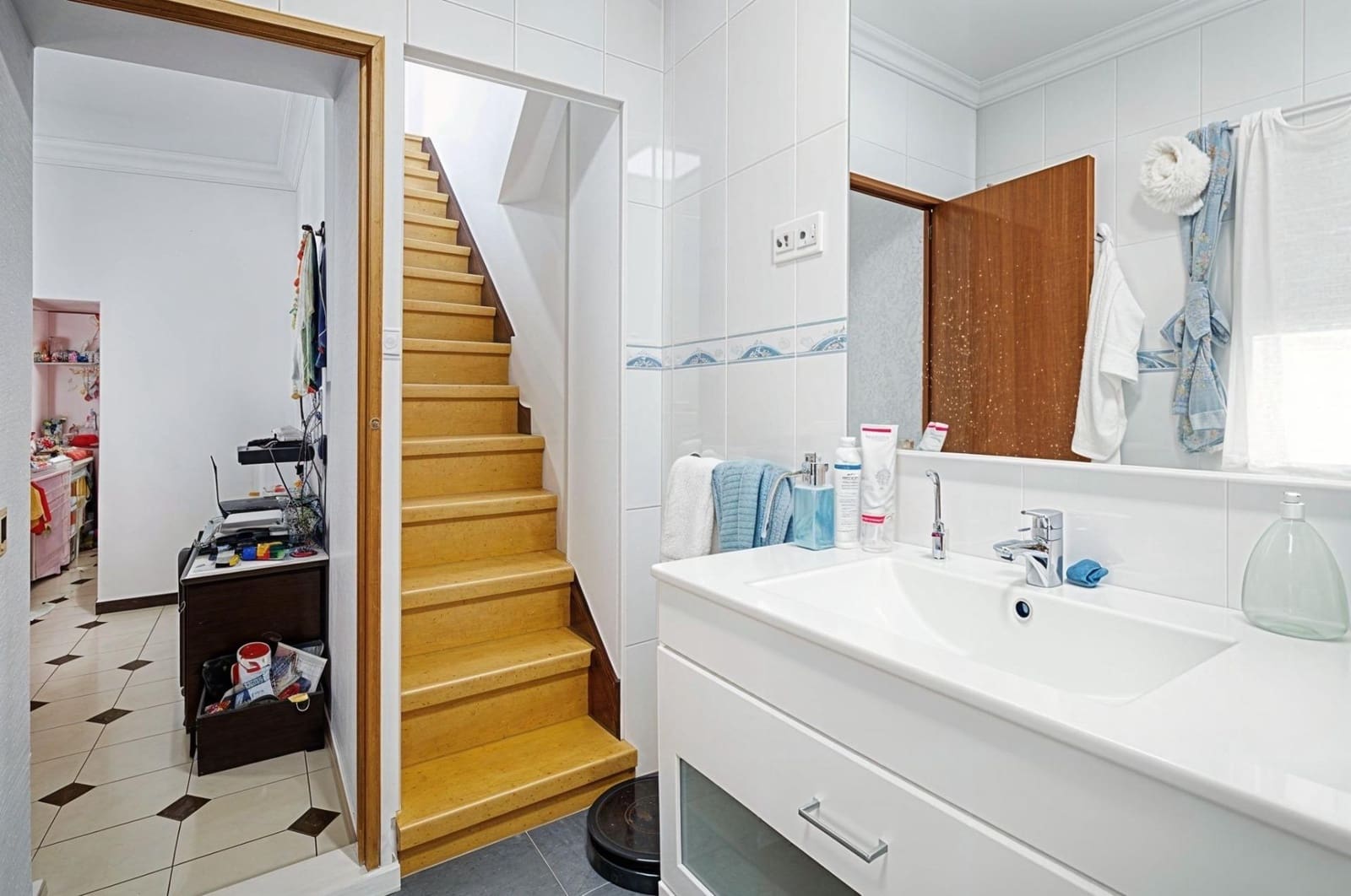 5 soveværelse Byhus til salg i Sevilla by - € 495.000 (Ref: 9181097)