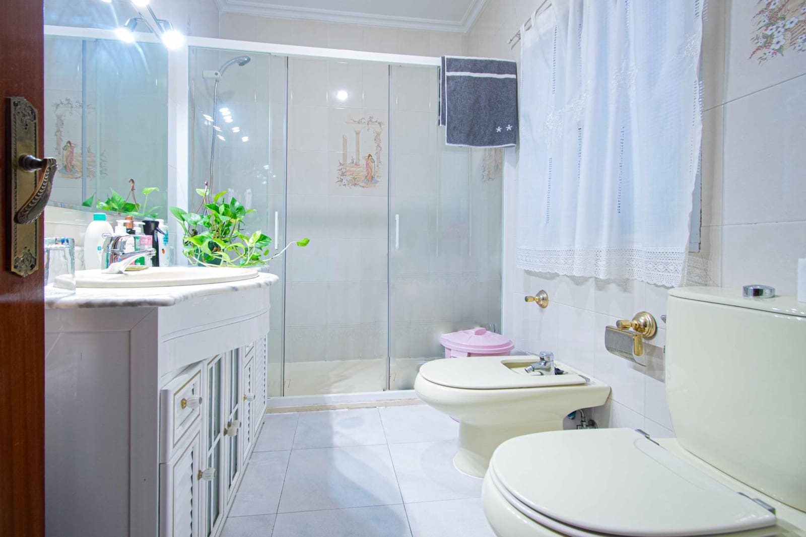 5 soveværelse Byhus til salg i Sevilla by - € 495.000 (Ref: 9181097)