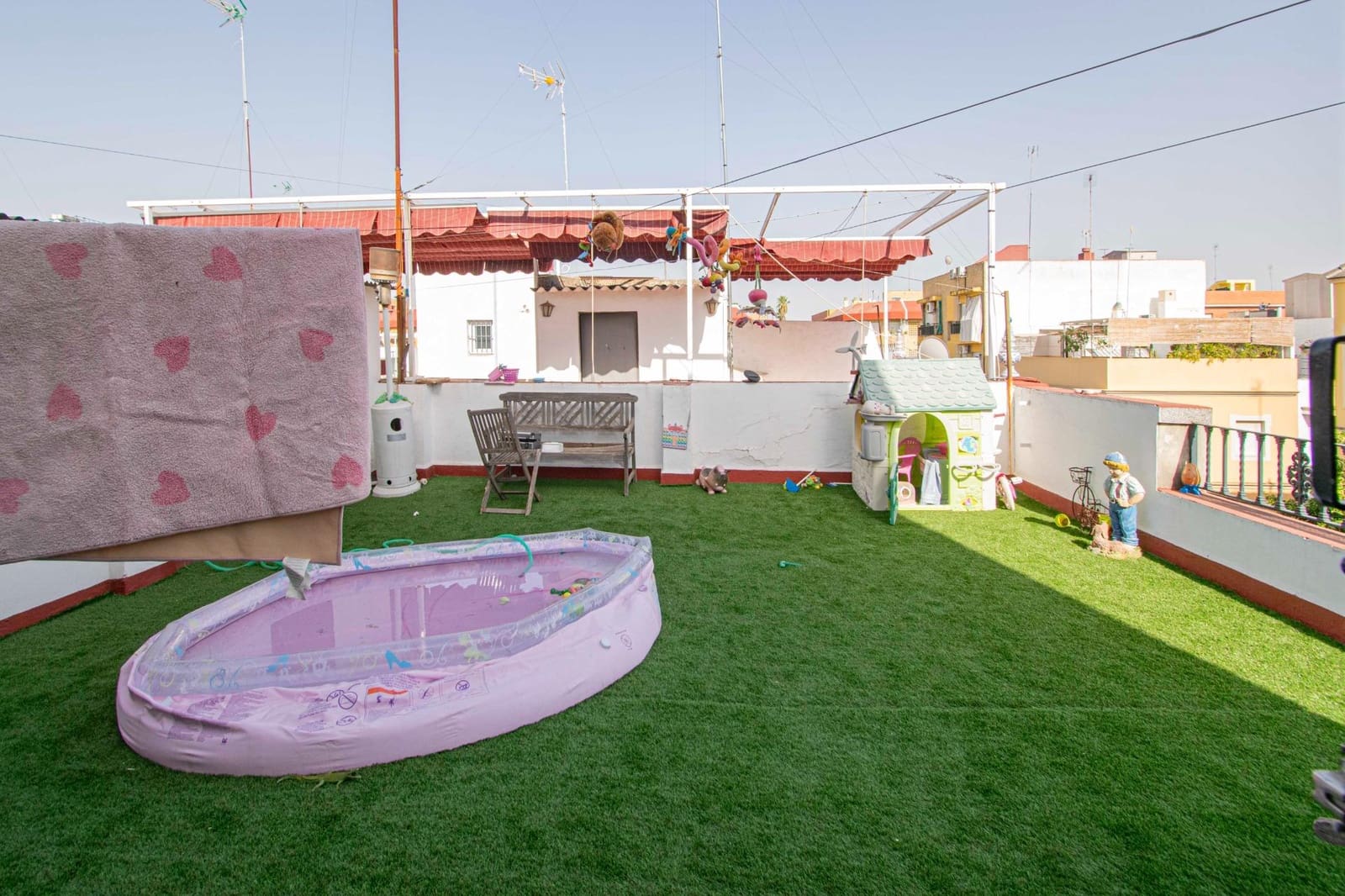 5 soveværelse Byhus til salg i Sevilla by - € 495.000 (Ref: 9181097)