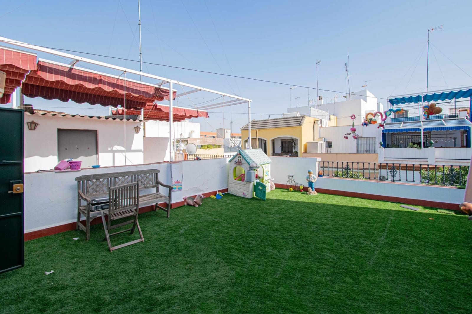 5 soveværelse Byhus til salg i Sevilla by - € 495.000 (Ref: 9181097)