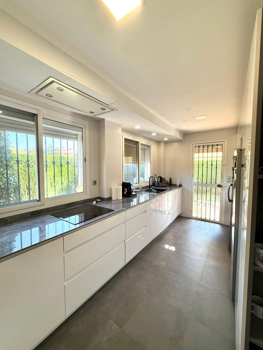 3 soverom Villa til salgs i Bormujos med svømmebasseng - € 470 000 (Ref: 9183703)